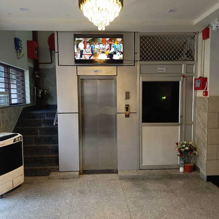 Shri Girraj Residency