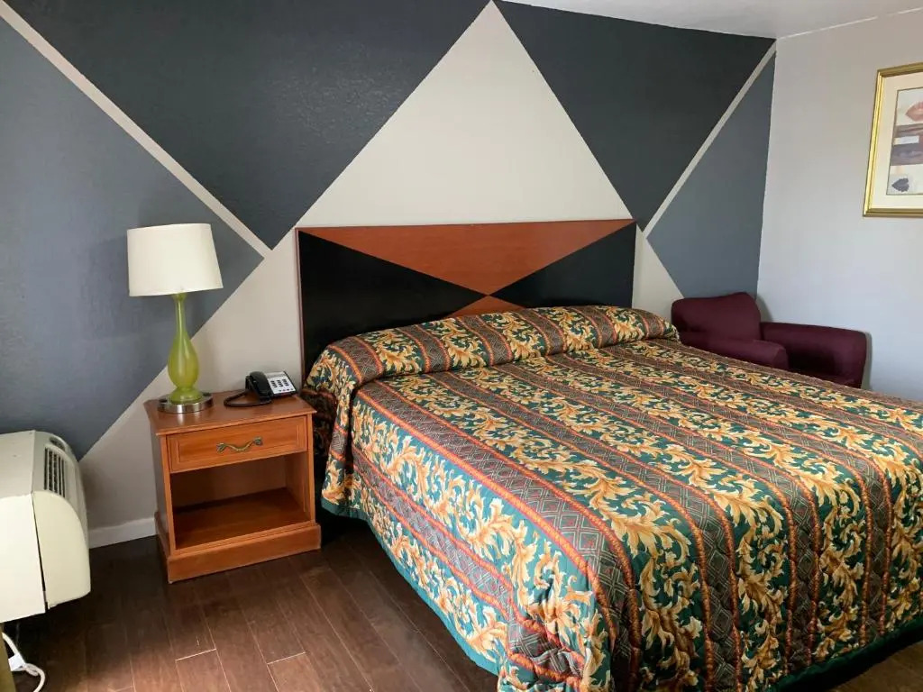 Royal Inn & Suites