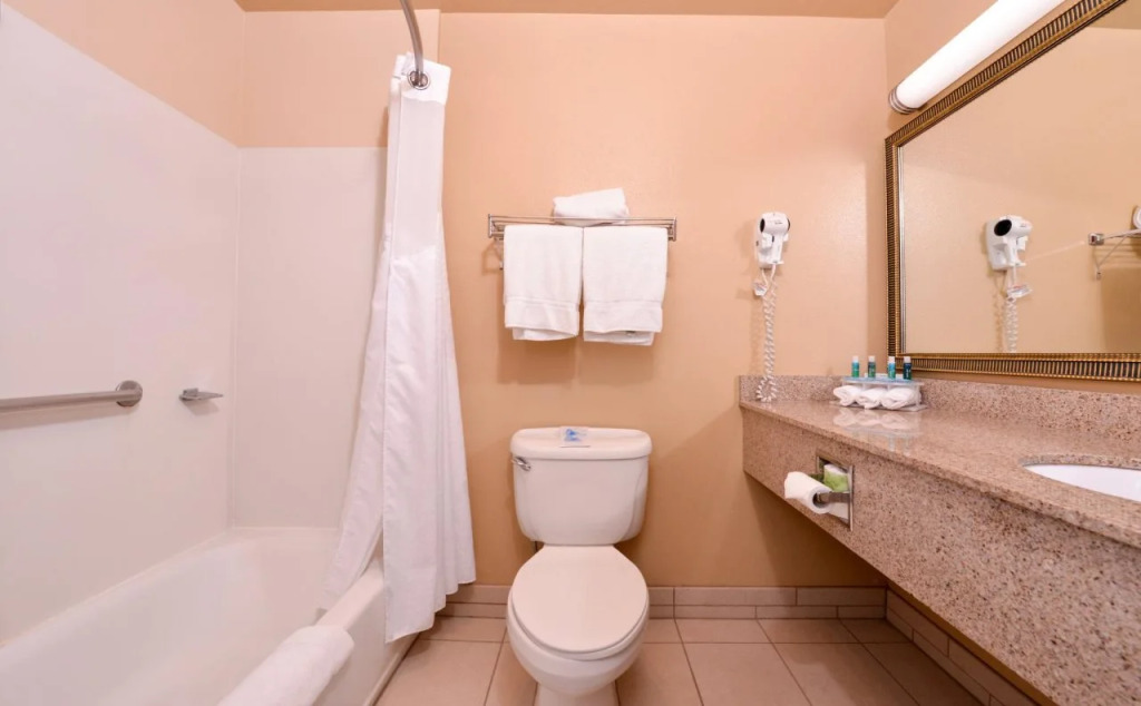 Holiday Inn Express & Suites Watsonville by IHG