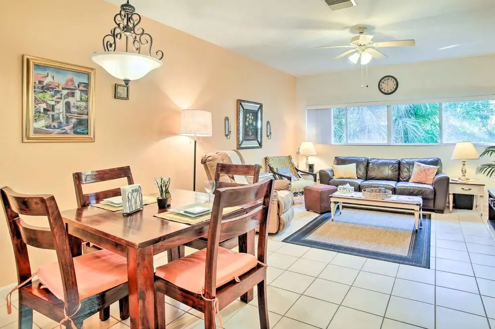 Idyllic Apt w/ Pool Access - Walk to Beach!