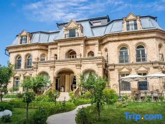 Yining Huatian Yunxuan Homestay (Kazanqi Folk Custom Tourism Area Branch)