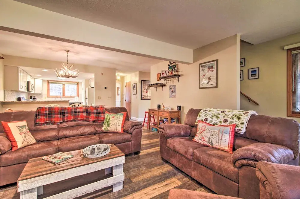 2-story Townhouse - 1 Mi to Killington Ski Area!