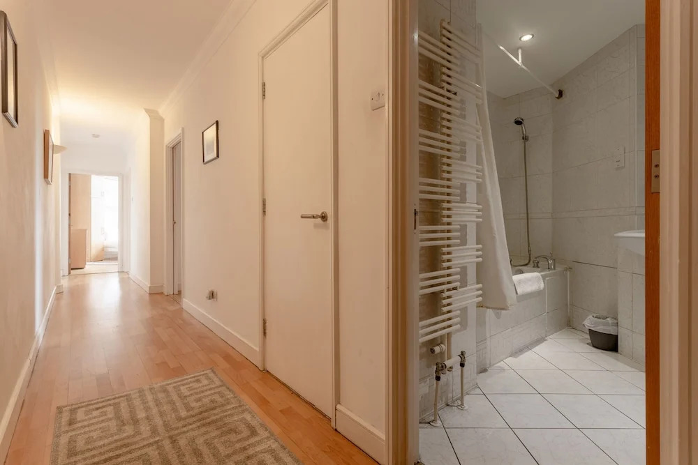 2 Bedroom Flat With Tower Bridge View