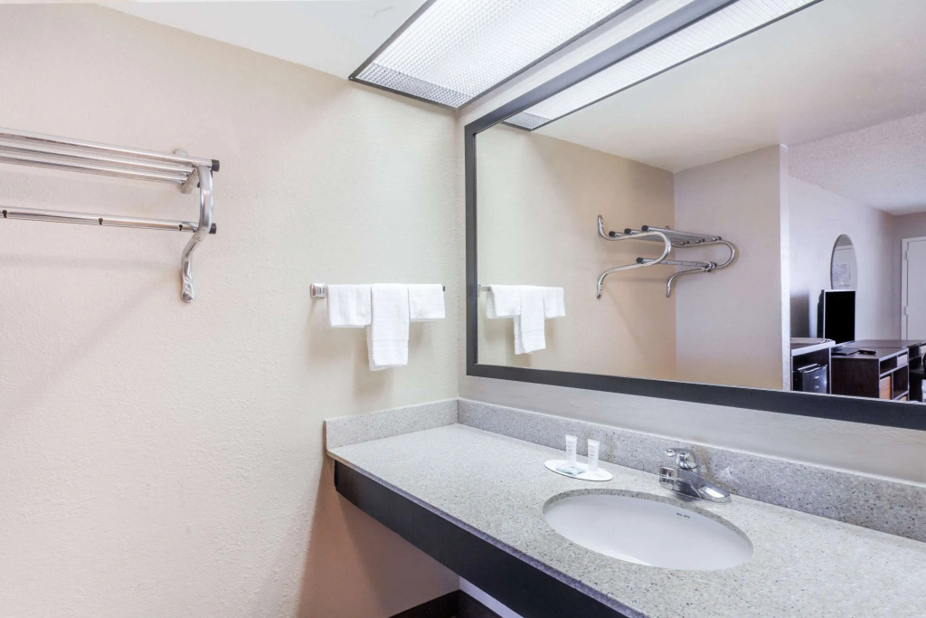Super 8 by Wyndham Pigeon Forge-Emert St