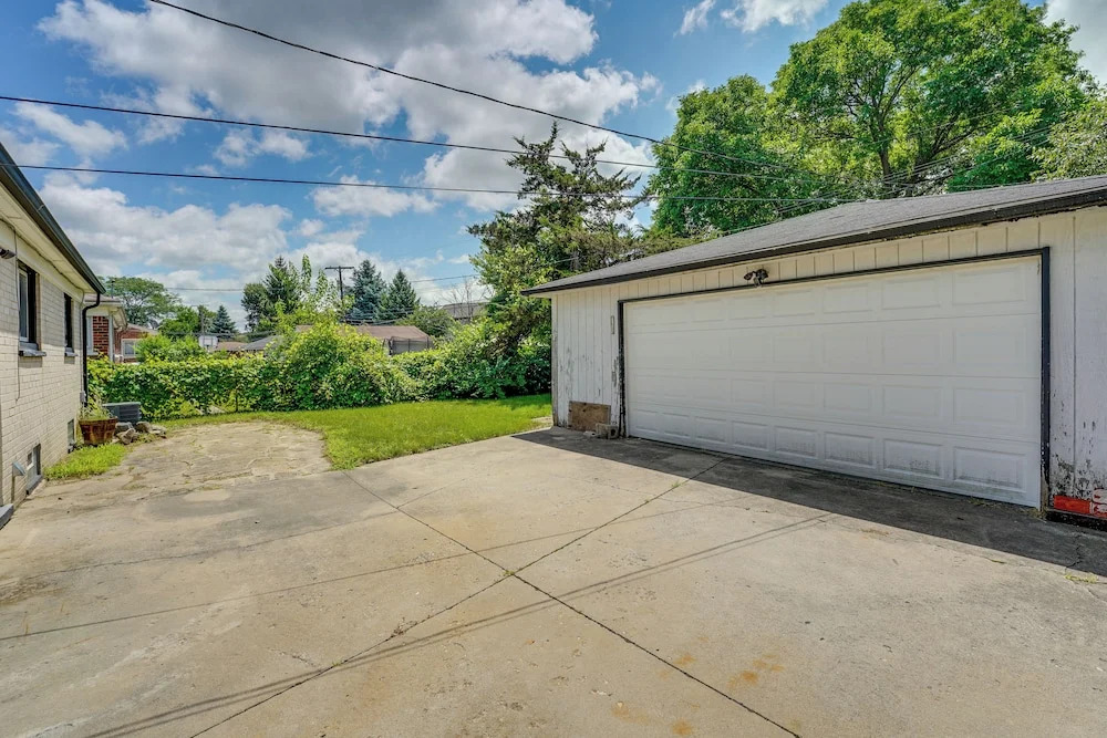 Westland Home w/ Yard ~ 20 Mi to Downtown Detroit
