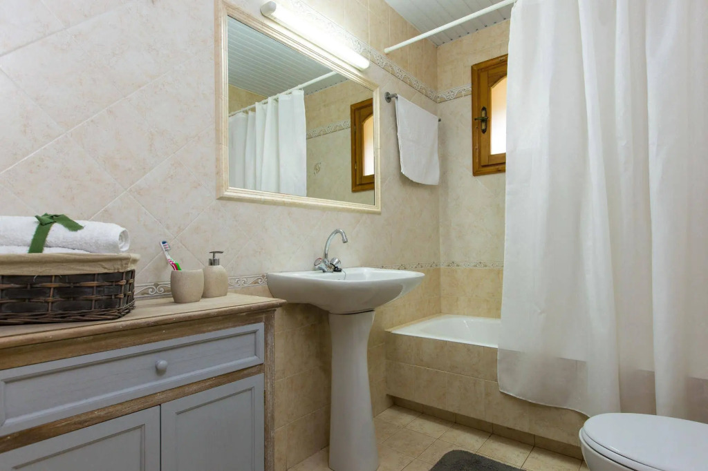 Lefkothea Villas with Large Pool, BBQ & Playground