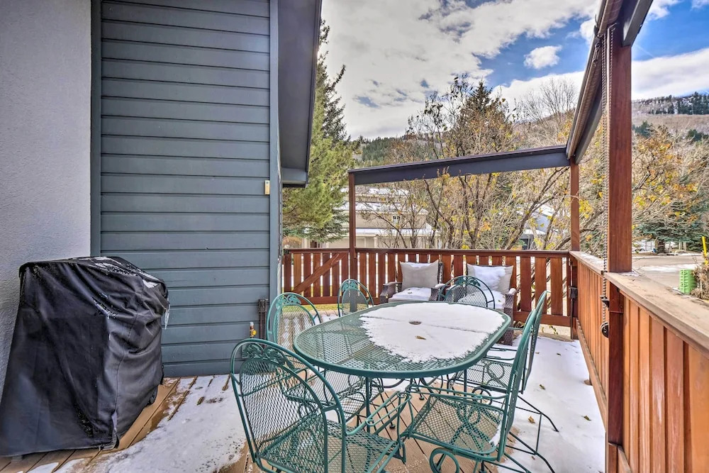 Bright Eagle-Vail Escape w/ Deck + Mtn Views