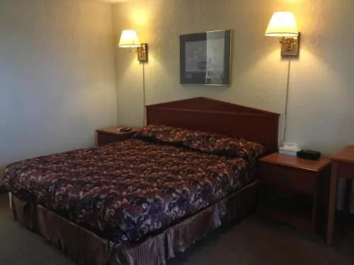 Woodridge Inn and Suites