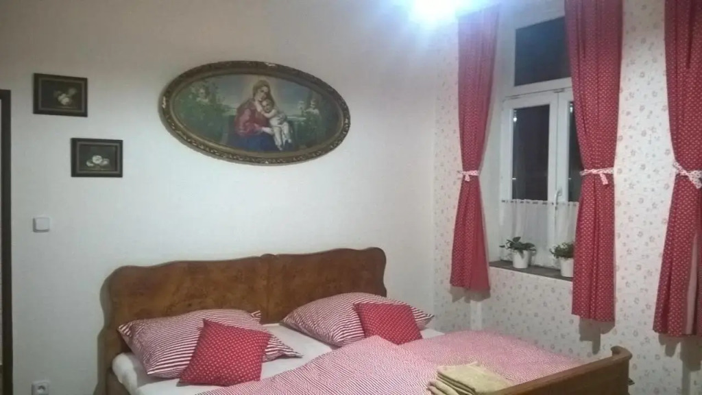 Restaurace a penzion Ubrousku prostři se