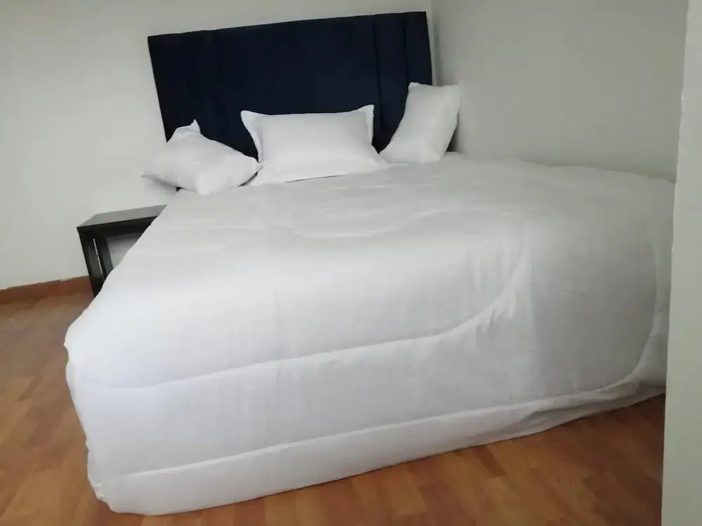 Room in Guest Room - Close to the Family Embassy 1