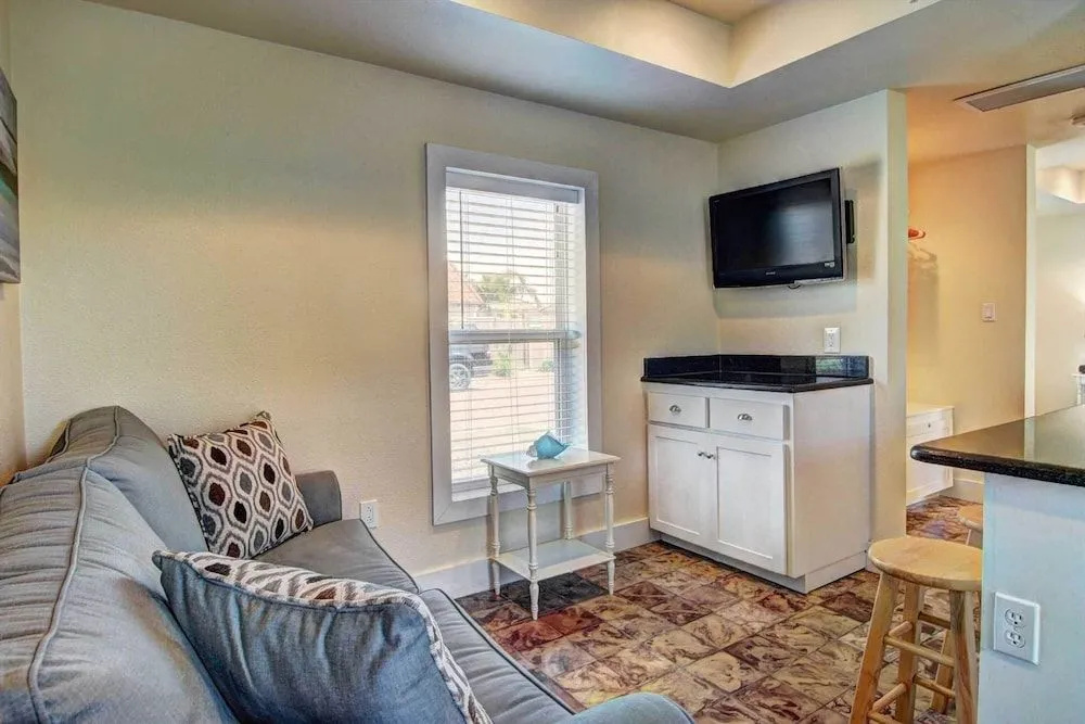 Trip - 1 Br Home