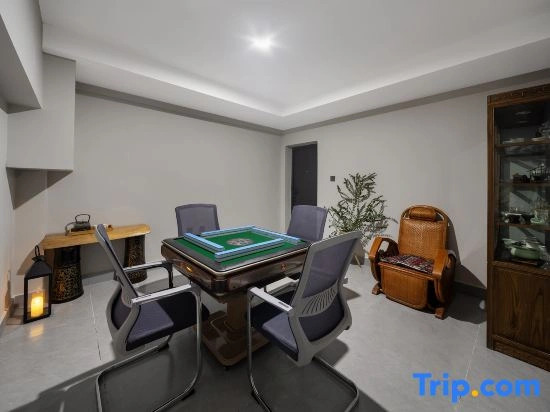 Yining Floating Life Homestay (Yining Airport & Railway Station Branch)