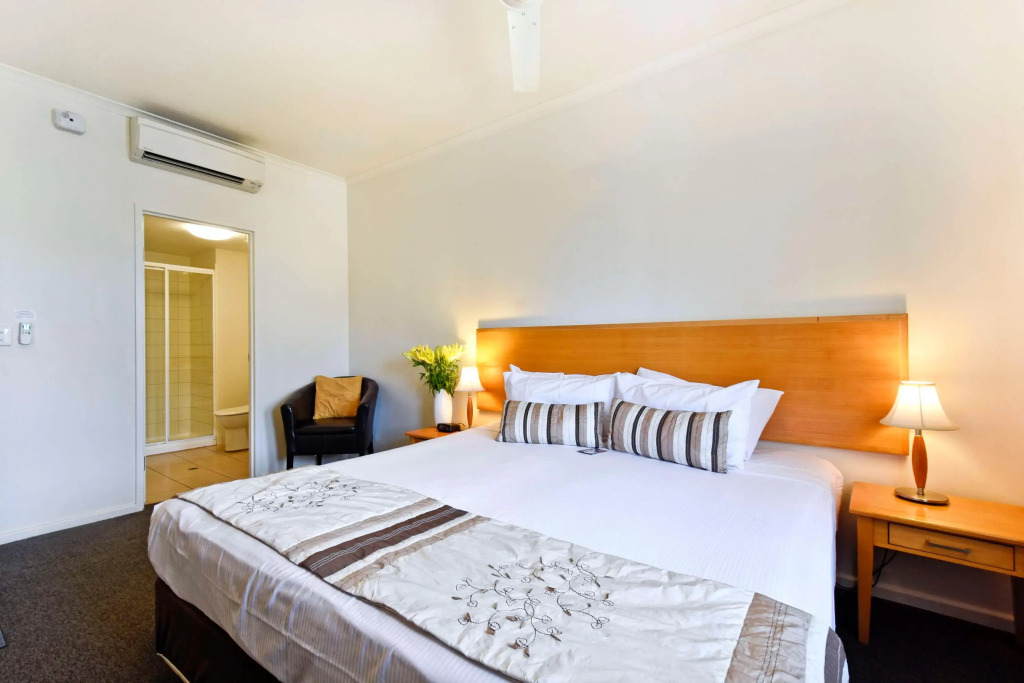 Metro Advance Apartments & Hotel