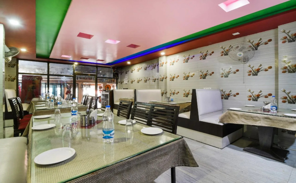 Hotel Holiday Inn By OYO Rooms