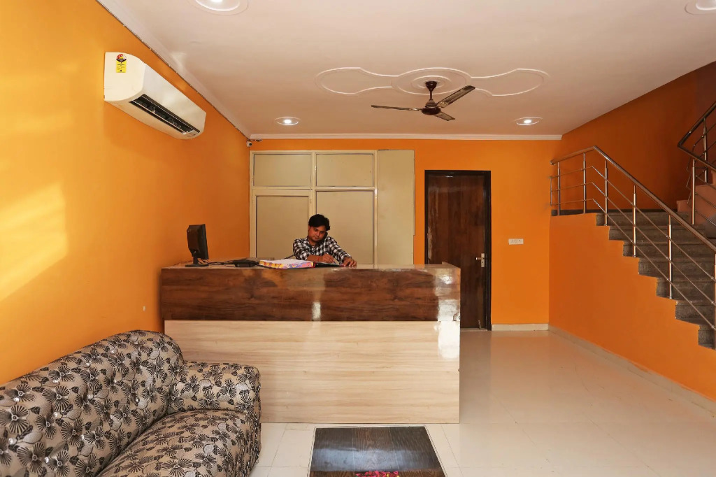 OYO 14822 Rose Residency