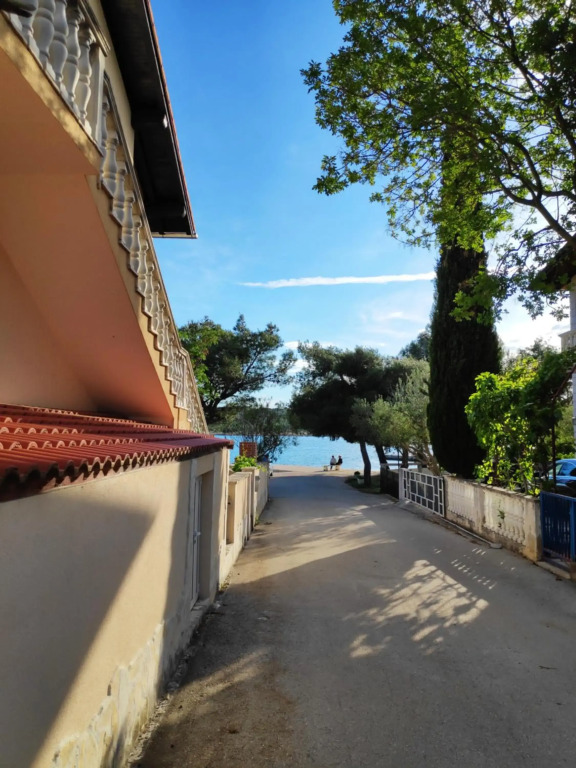 Villa Punta Blava, very quiet, amazing mix of mountain and sea air, ideal for health recovery, beach front, floor heating, internet