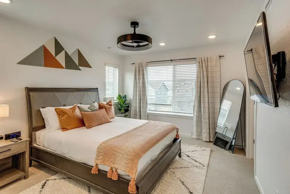 Great for Families! Newly Built Home in Aurora