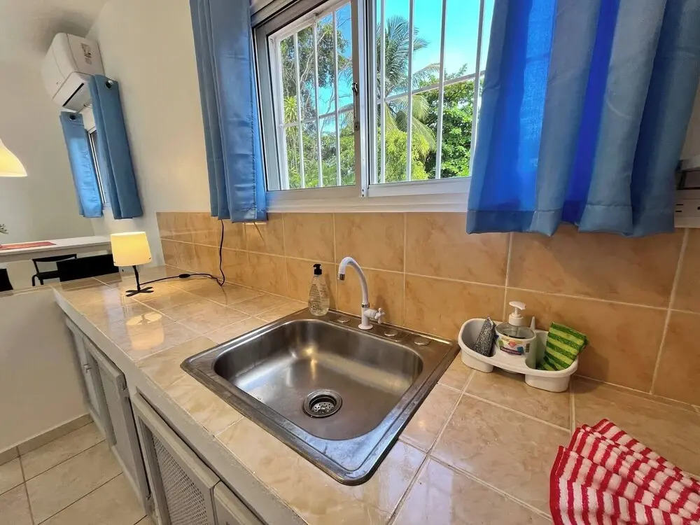 Secure 2-pers Apartment Close to the Beach