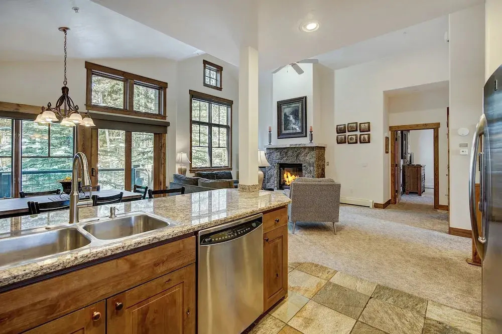 Spacious Upstairs Townhome With Private Garage 2 Bedroom Condo