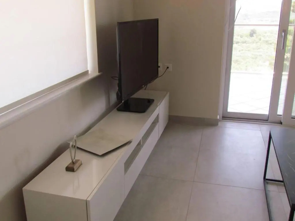 Beautiful 3-Bed House in Chania with garden