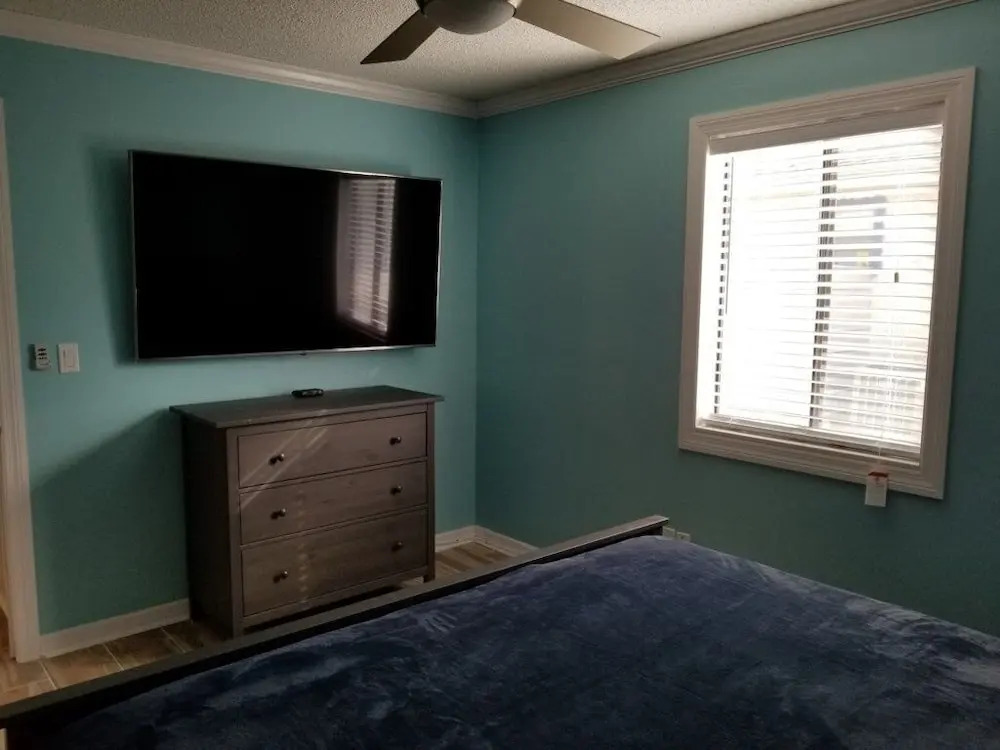 206 10 St- All 2 Bedroom Home by RedAwning