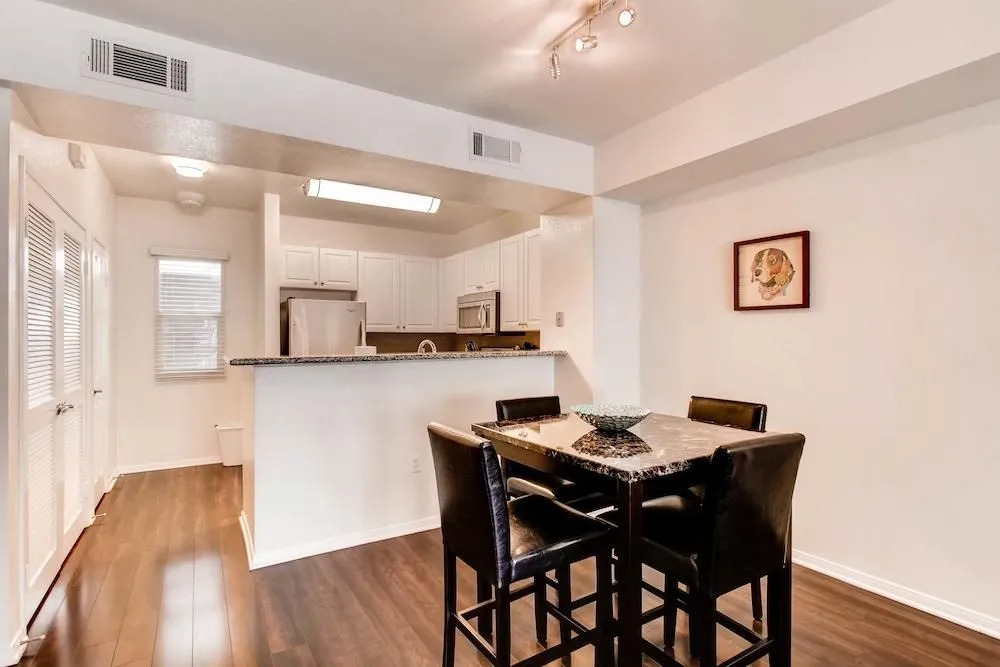 2 Bedroom Triplex Steps from Balboa Park