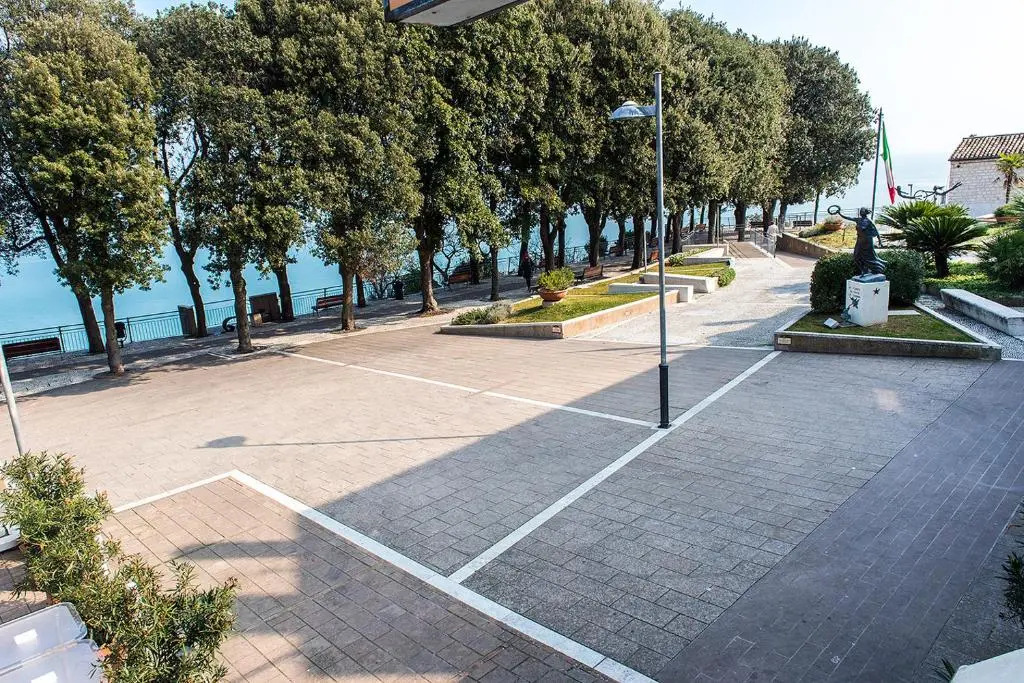 S35 - Sirolo, Trilocale in Piazza Con Vista Mare