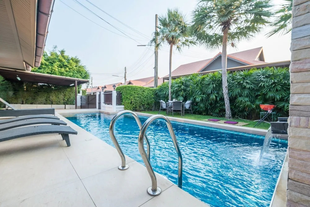 AnB Poolvilla Grand Modern 3BR Jomtien for 10pax