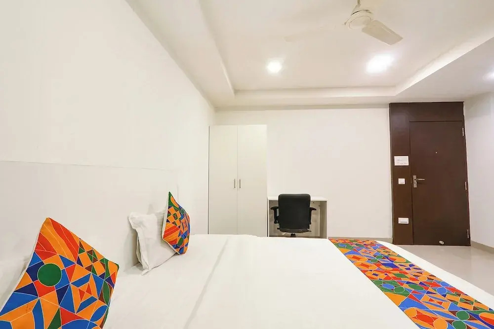 OYO Flagship 69518 Blue Dawn Dlf