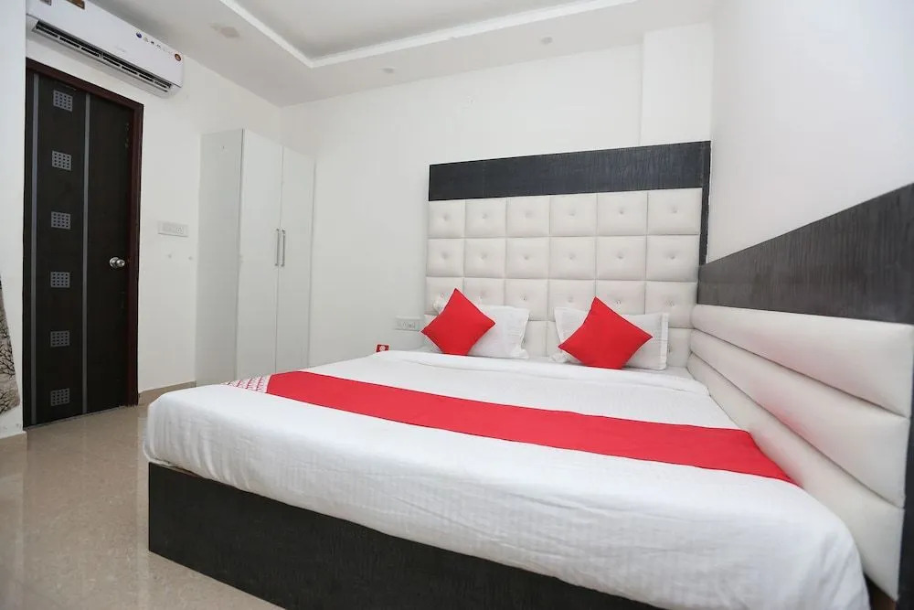 OYO 19718 Hotel Priva