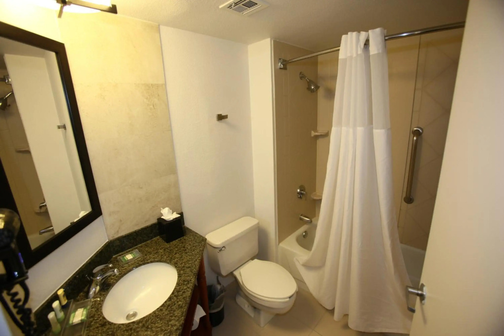 GreenTree Inn & Suites Phoenix Sky Harbor