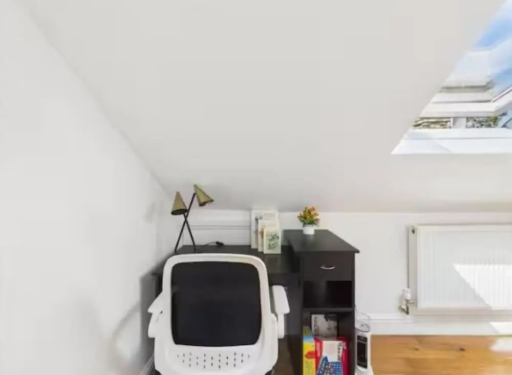 4BR London Home Piccadilly Line Sleeps 9