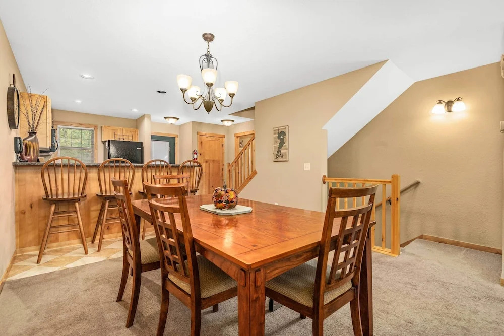 Gull Lake All-season Getaway w/ Private Deck