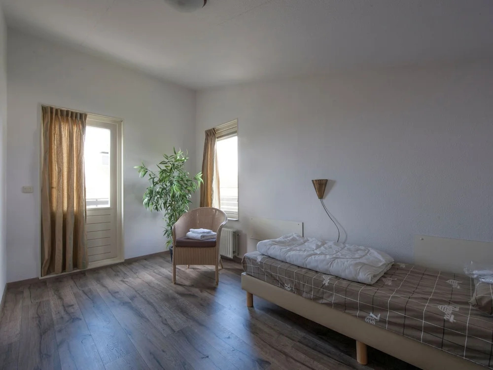 Detached villa with fireplace, beach within walking distance