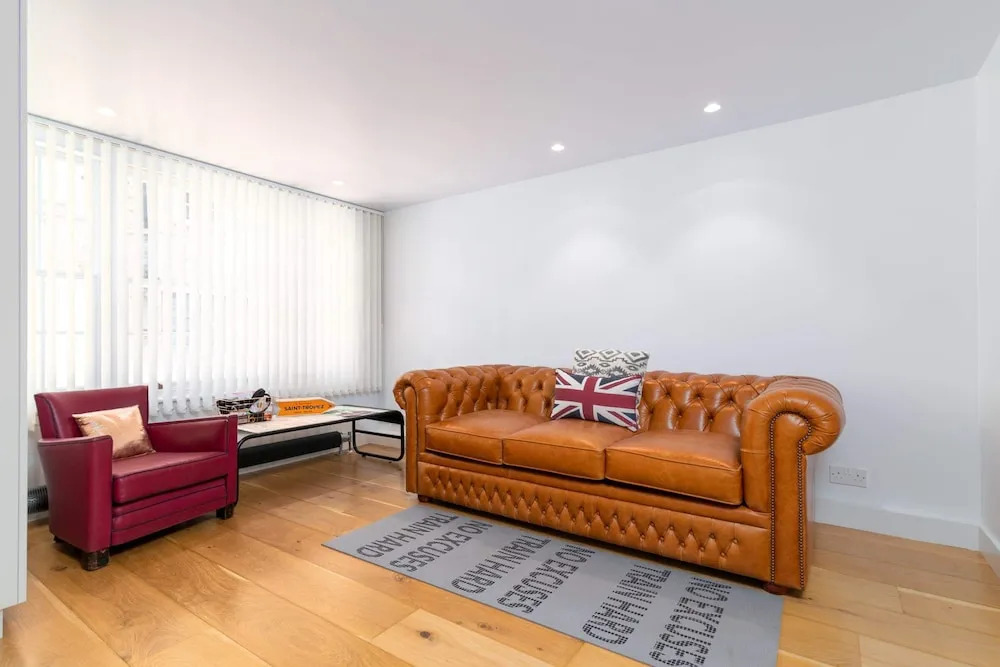 Spacious 2BR in West Kensington by GuestReady