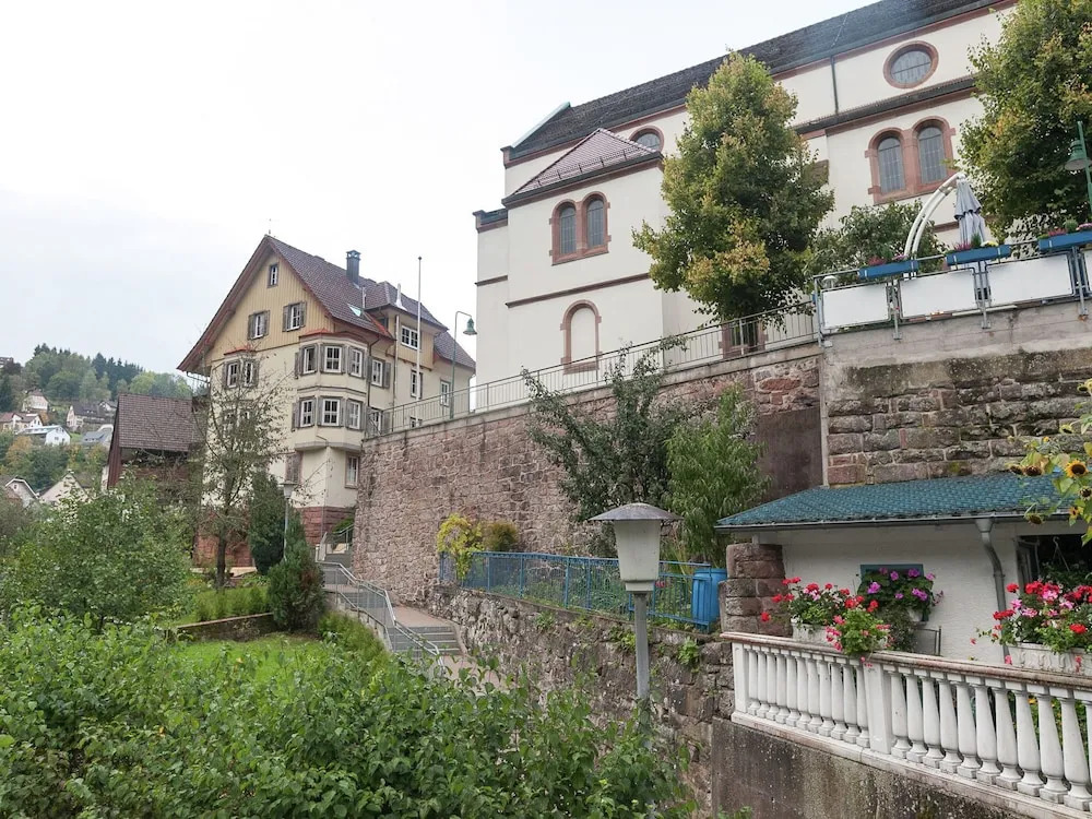 Modern Holiday Home in Lauterbach ot Fohrenbühl with Heating Facility