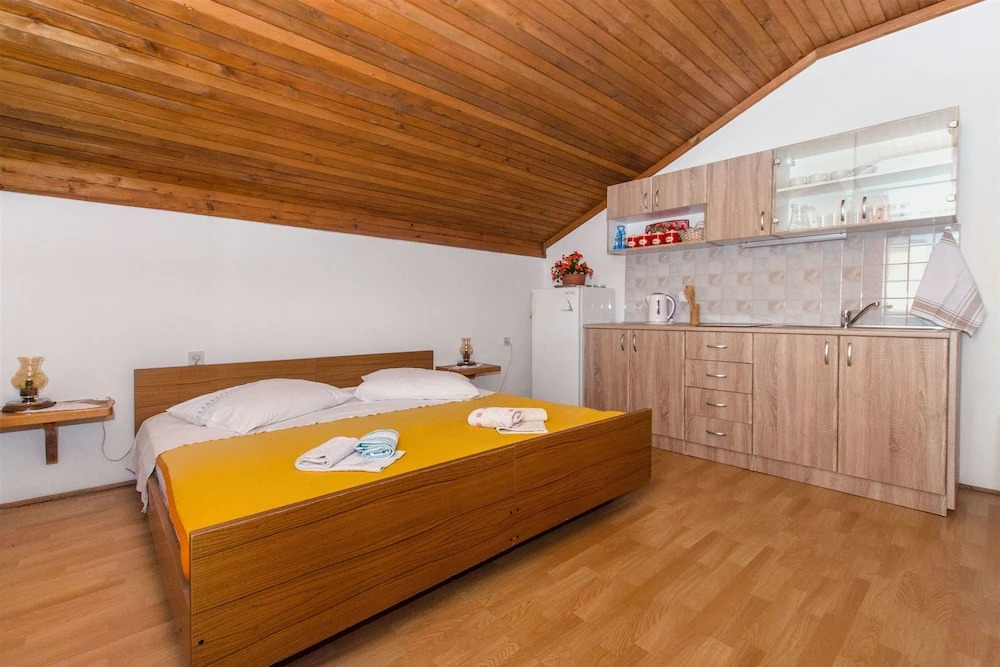 Apartments and Rooms Stjepan