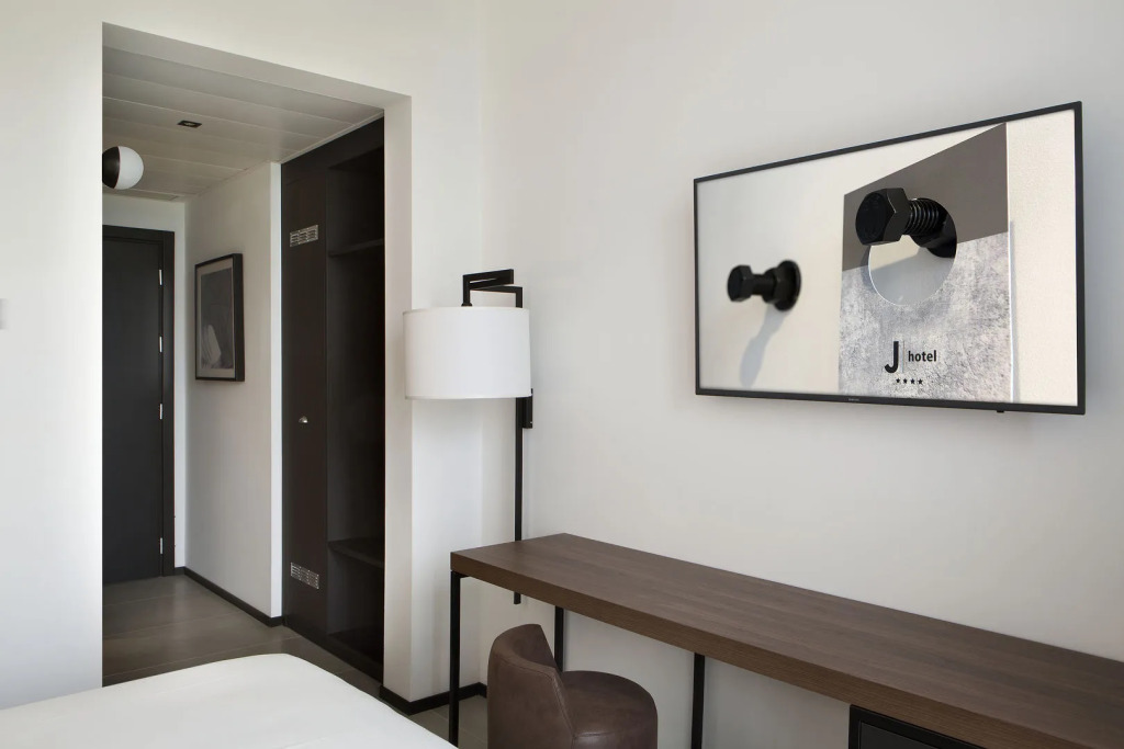 J Hotel