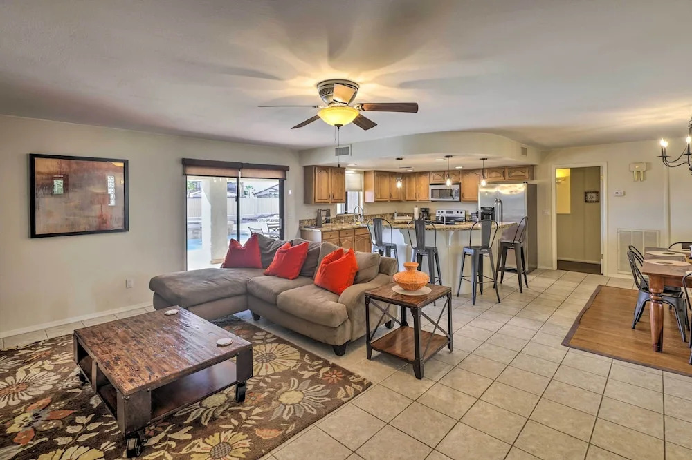 Private Pool & Hot Tub: Havasu Getaway!