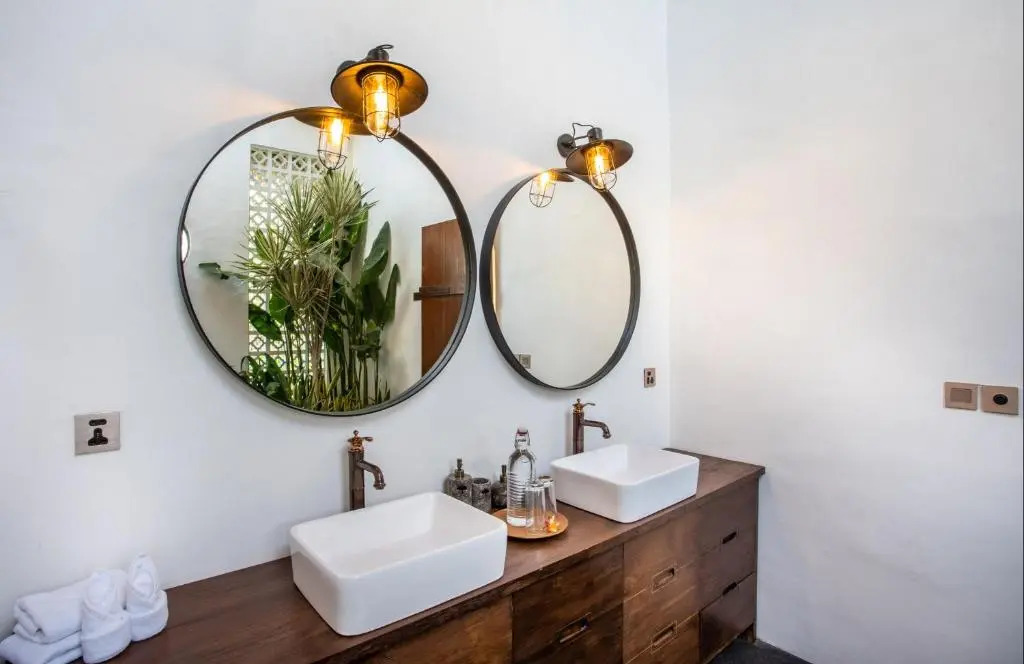 Majestic Private Villa, 6 BR, Canggu With Staff