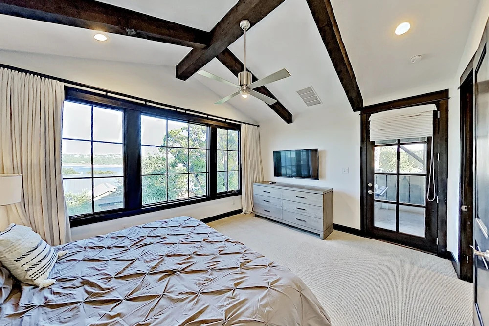 Gorgeous Resort At The Reserve At Lake Travis 4 Bedroom Home