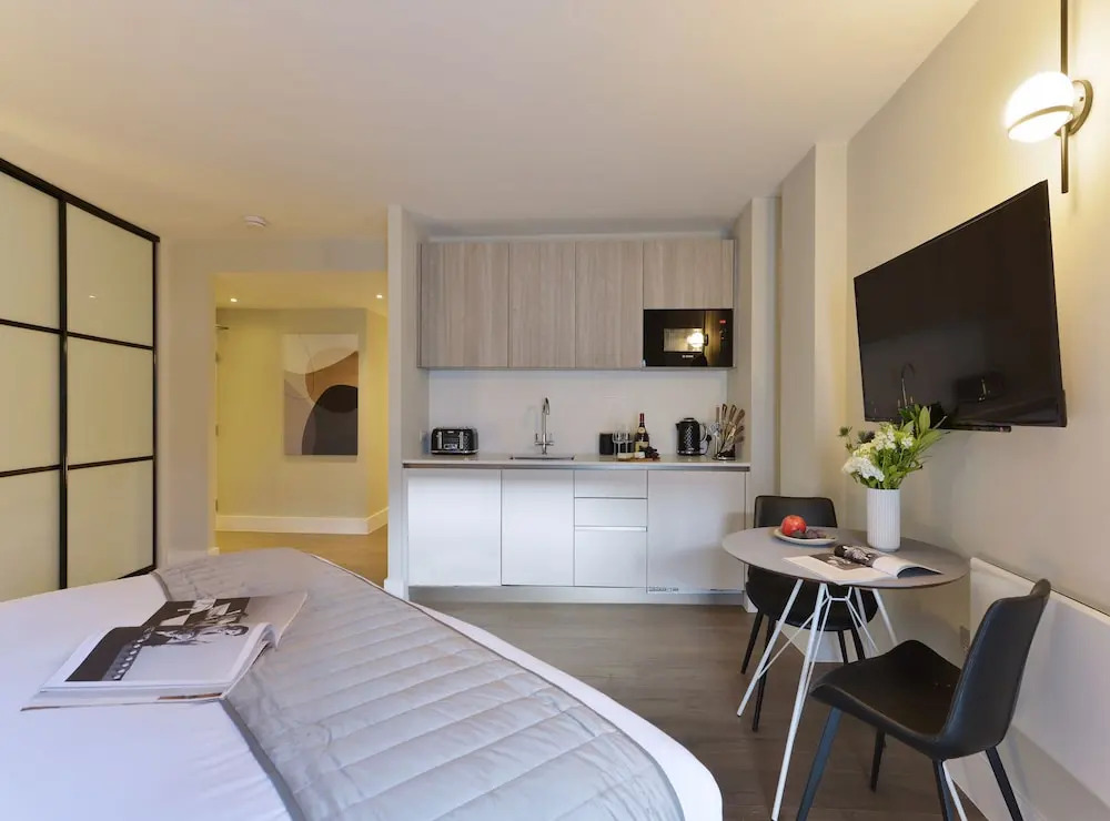 Fitzrovia apartments by DMONTRIO