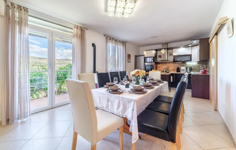 Amazing Home In Milna