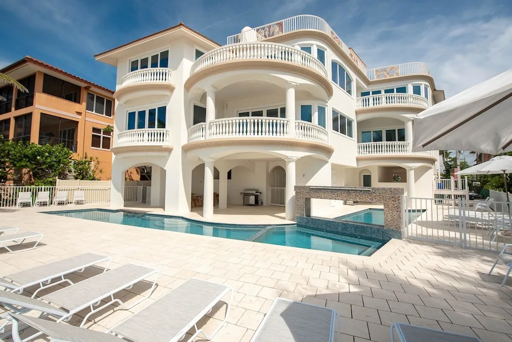 Anna Maria Grand Beach House Apartment 9