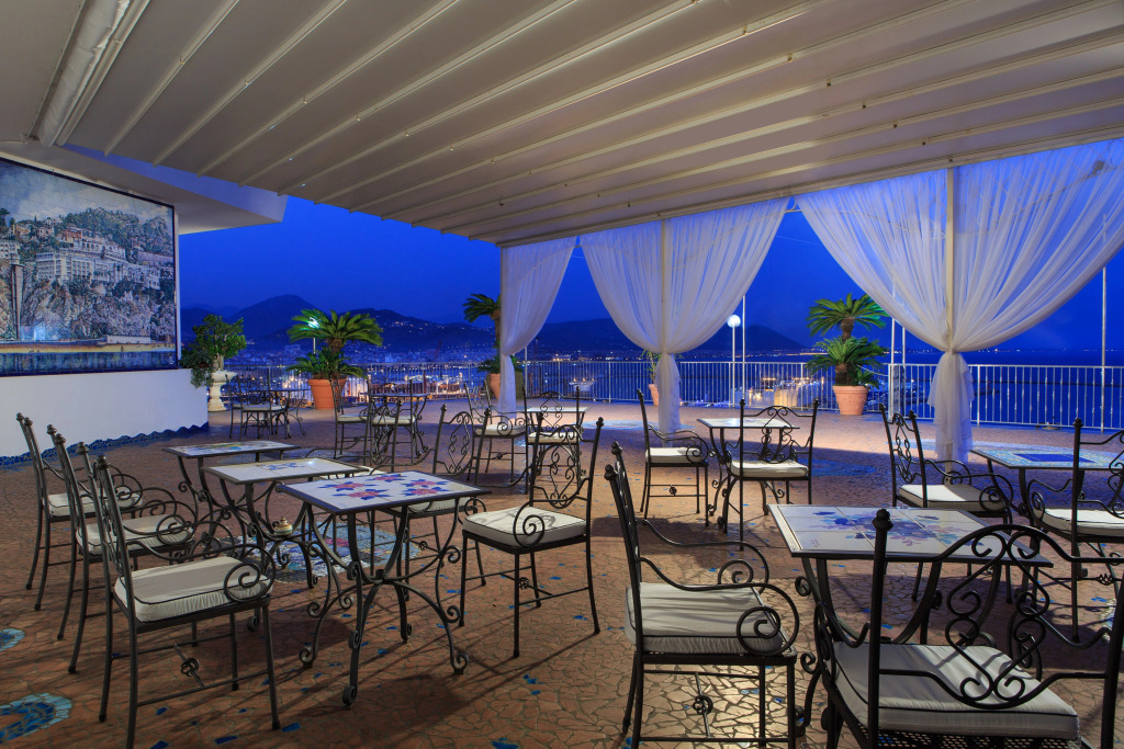 Lloyds Baia Hotel