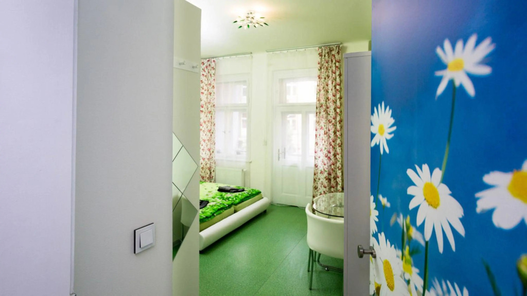 Apartment Four Year Seasons - WALKABLE TO CENTRE, METRO AND RIVERSIDE