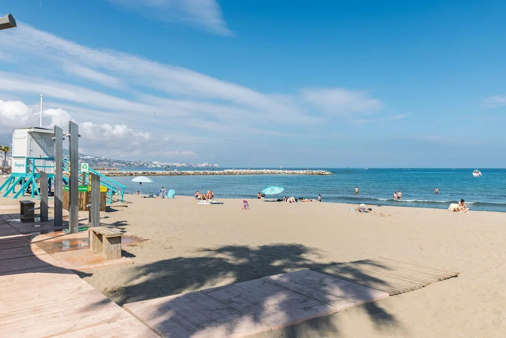 AS EXT Fgrl PYR 712 in Fuengirola