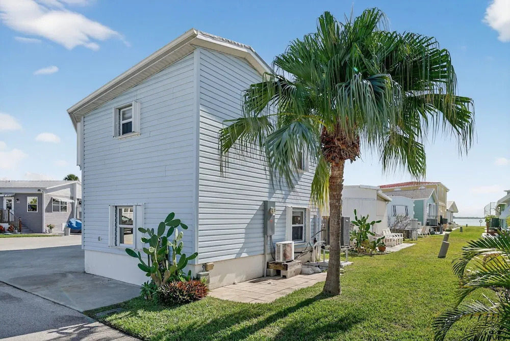 Beachbound 2BR Apt 1282