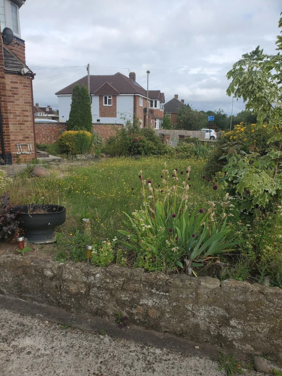 Stylish 3 bed house with Garden Free Parking