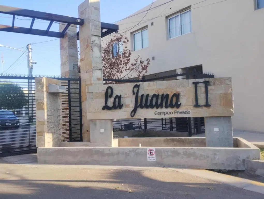 Departamento en complejo privado mendoza